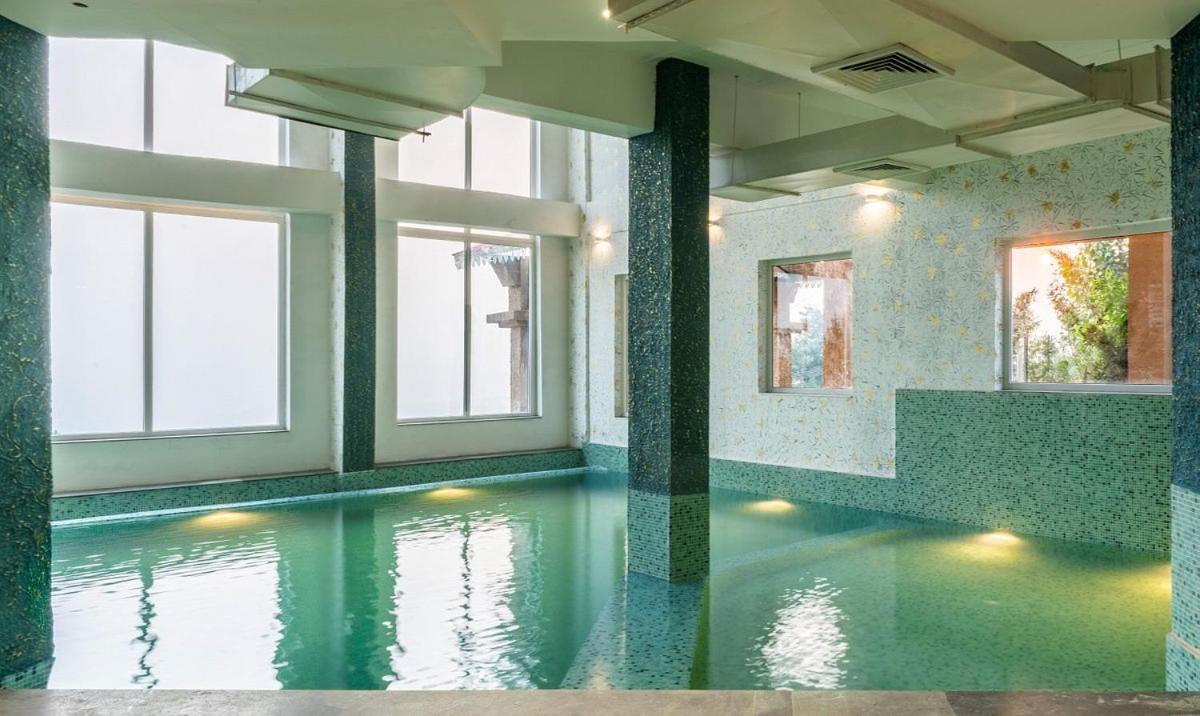 Tiaraa Jujurana Resort T Pathyar ภายนอก รูปภาพ