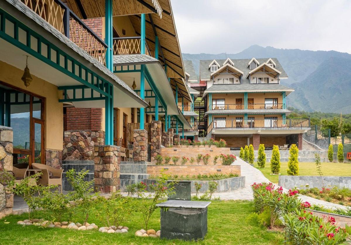 Tiaraa Jujurana Resort T Pathyar ภายนอก รูปภาพ